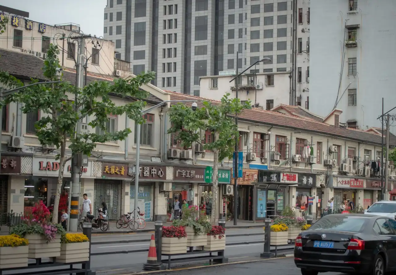 浙江刺绣产业技术升级路径:织绣工艺与智能制造融合实践