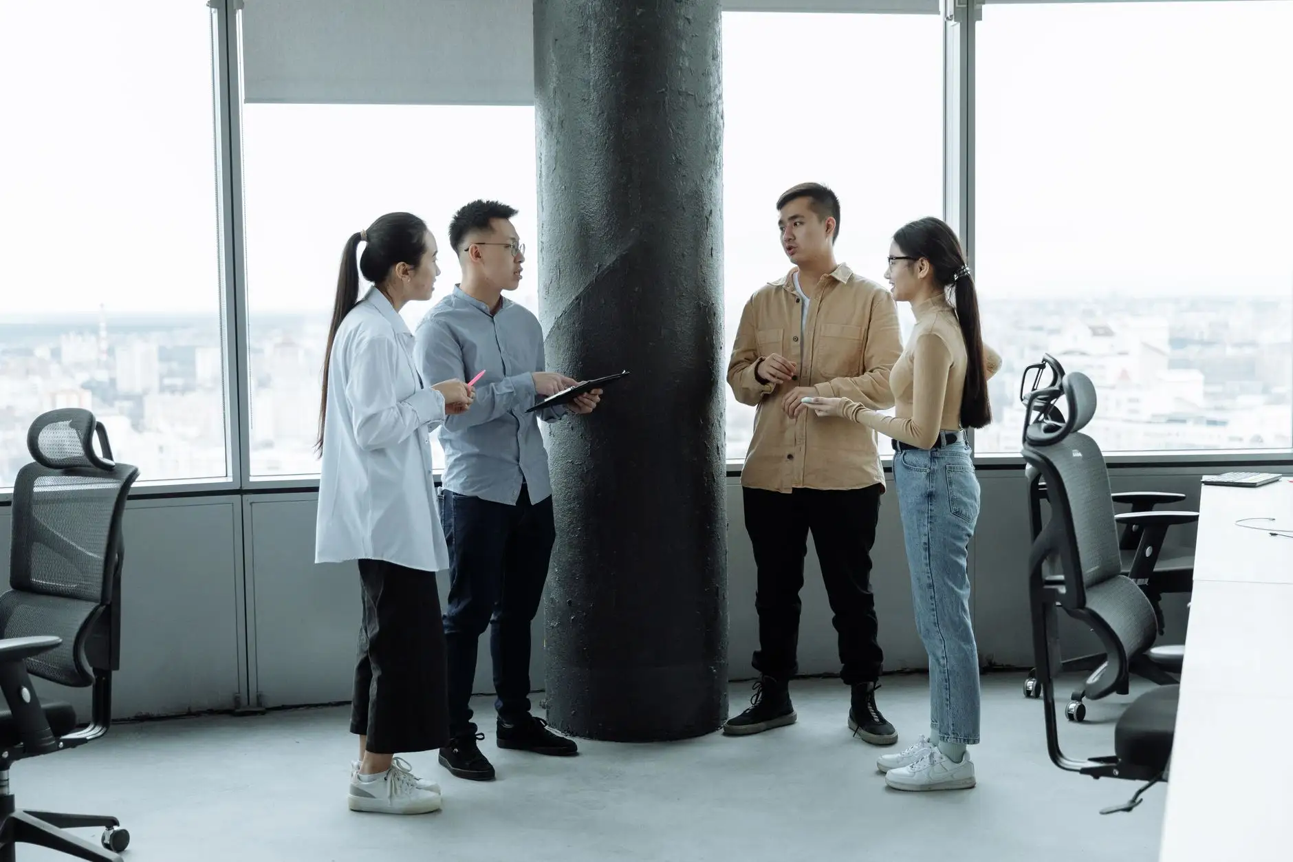 传统针绣工艺如何融入现代服饰配件设计：浙江中意针绣的实践探索
