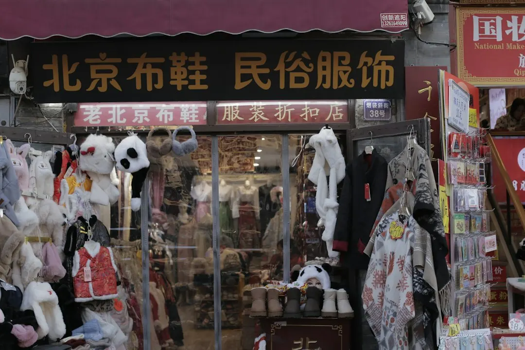 传统织绣与现代设计融合在高端礼品定制中的应用探讨